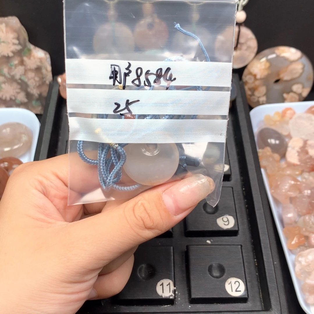 玛瑙/玉髓颈饰合金