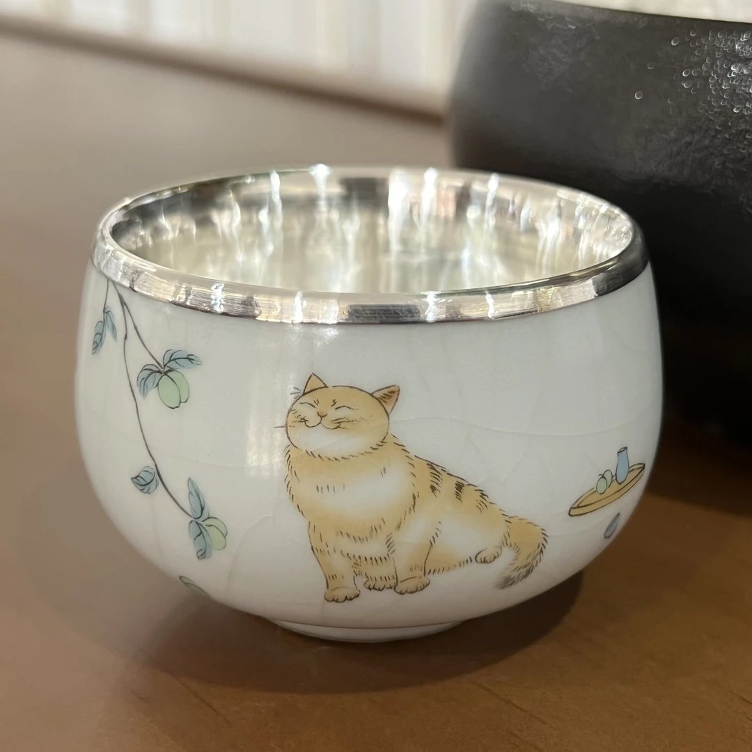 白银鑫坊闲趣招财猫瓷包银陶瓷手绘对杯鎏银茶杯主人杯，100cc容量