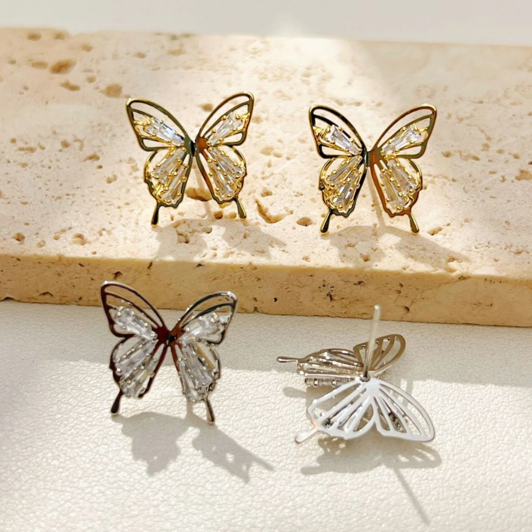 铜合金合成锆石耳饰 简约镂空蝴蝶锆石耳钉女时尚百搭高级感耳环