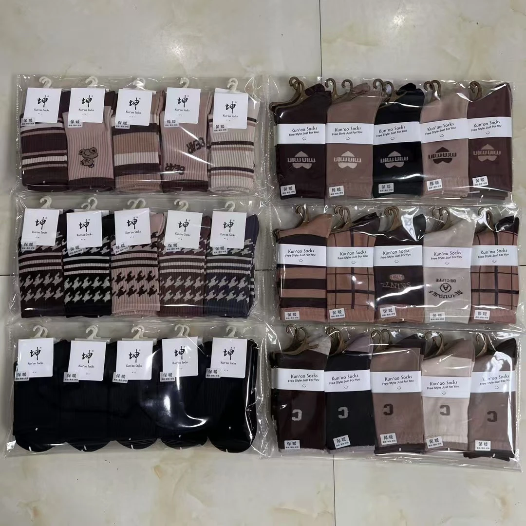 坤澳品牌冬款高品质高筒女潮袜柔软舒适亲肤保暖商超品质8117