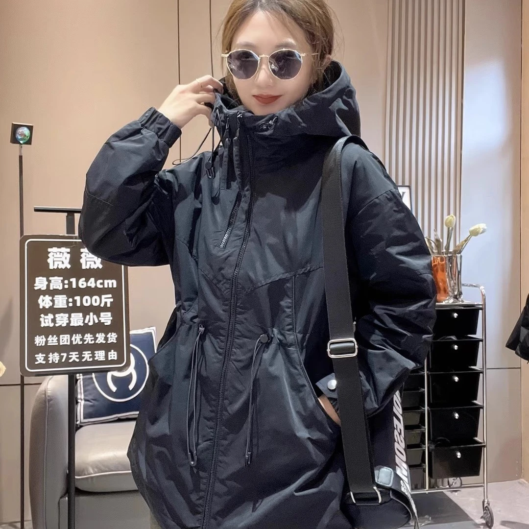 时尚纯色冲锋衣外套女2025春秋新款设计感小个子休闲收腰百搭夹克