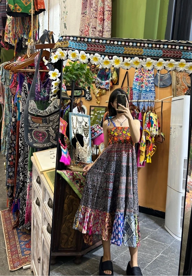 吊带手绣拼接连衣裙