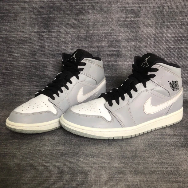 福利41码/AJ1 Mid 小伯爵 9新 鞋垫标签在 无原盒 篮球鞋