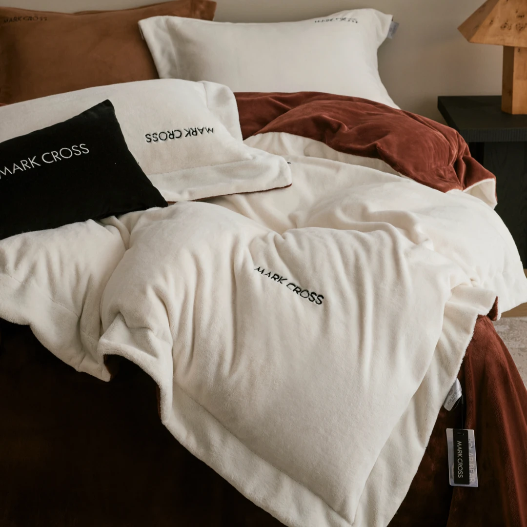 向往家-【摩欧北极熊】玛洛驰秋冬保暖仿生绒四件套A类吸湿排汗