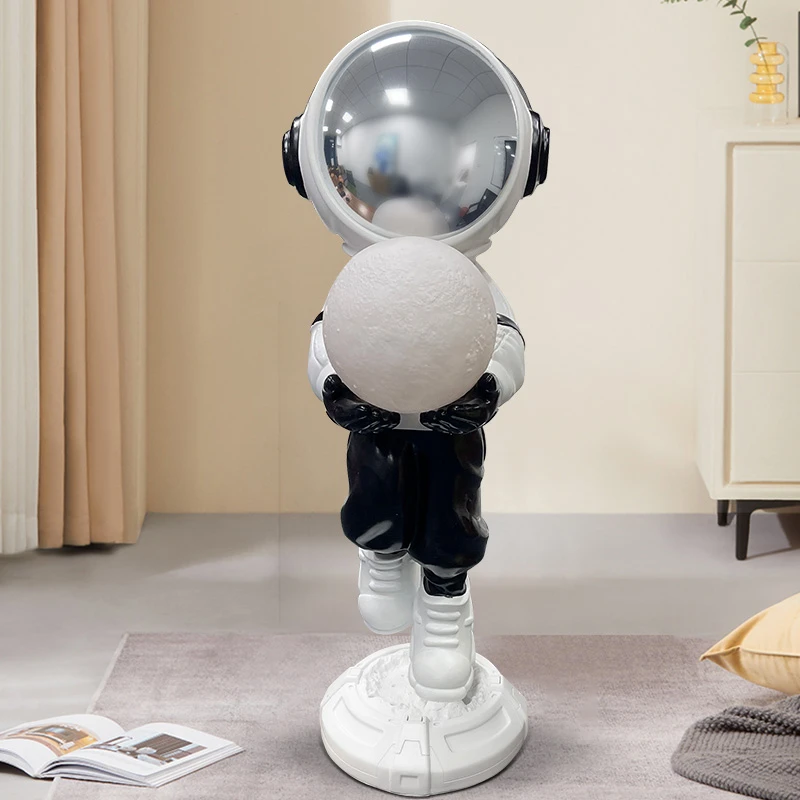 轻奢北欧轻奢摆件客厅玄关酒柜装饰品工艺品潮玩捧灯宇航员2572