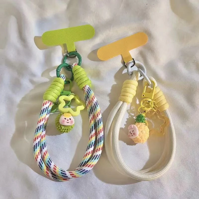 多巴胺ins草莓星星挂饰短款手提链吊坠腕带通用手机挂绳ccd相机女