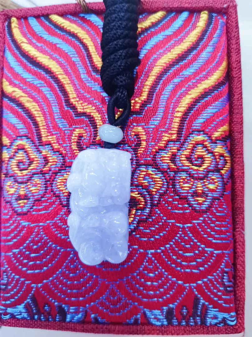 翡翠貔貅挂件 高30.2mm、宽16.4mm、厚10.7mm 带证书