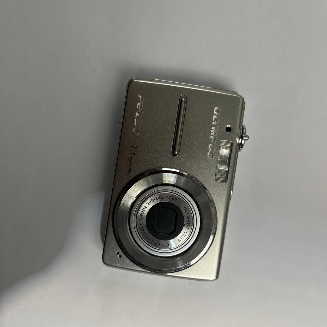 9新 Olympus/奥林巴斯 fe230自备xd卡和读卡器（二手售出no退no换）