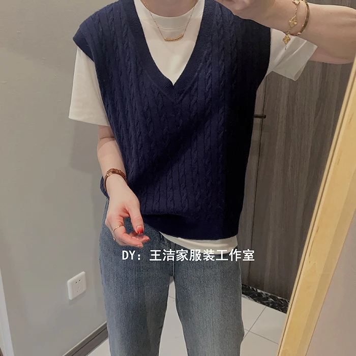 王洁家自制休闲宽松时尚纯色百搭V领麻花针织无袖马甲背心