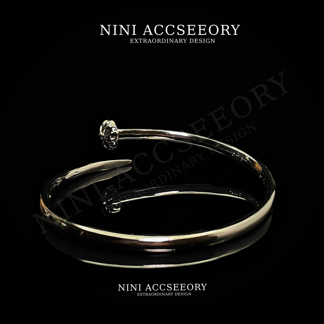 『黑色钉子』潮奢时尚暗黑嘻哈小众十字花手环手镯