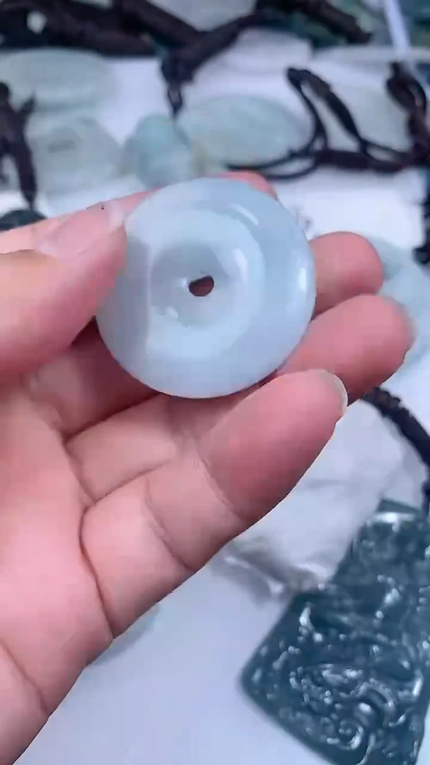 【闪购商品】翡翠颈饰未镶嵌.