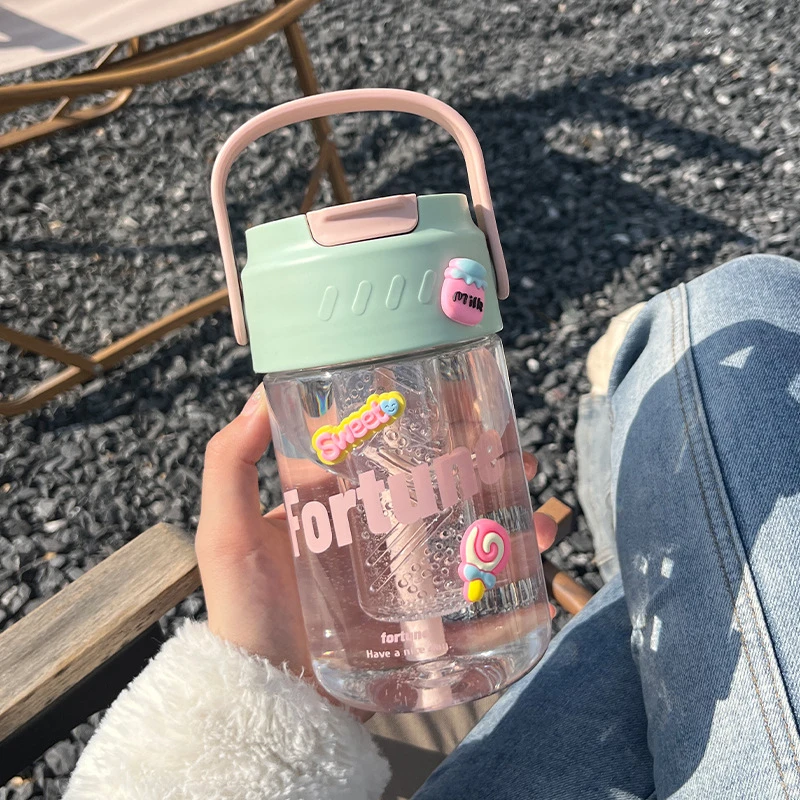 水杯女生高颜值夏天大容量新款2023吸管杯带茶隔办公室塑料杯便携