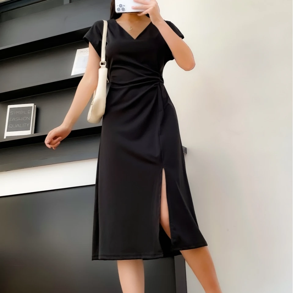 夏季气质显瘦轻奢小众收腰修身优雅休闲百搭洋气时尚开叉连衣裙