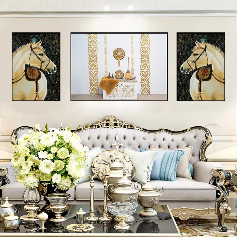 新疆包邮民族特色乐器冬不拉客厅画骏马三联高档民族风晶瓷画