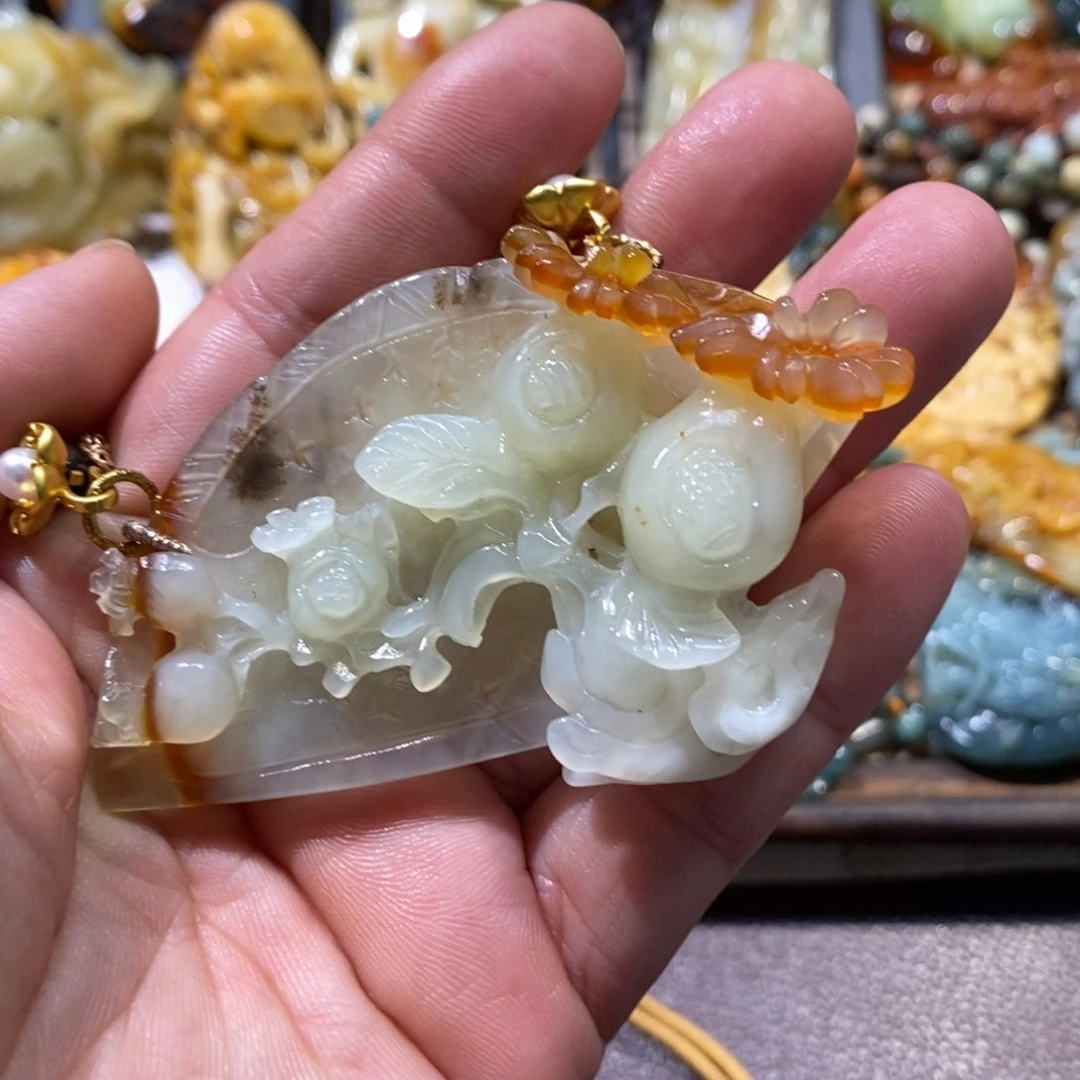 蛇纹石玉颈饰未镶嵌