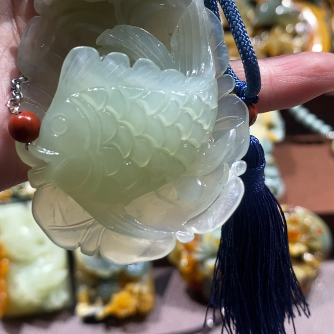 【闪购商品】蛇纹石玉颈饰未镶嵌回****姐
