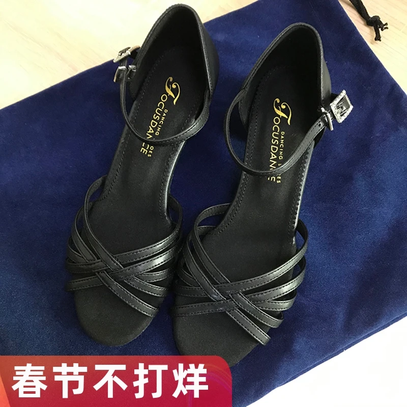 FocusDance香港焦点黑色少儿拉丁舞鞋新款学生女童平跟皮质交叉款