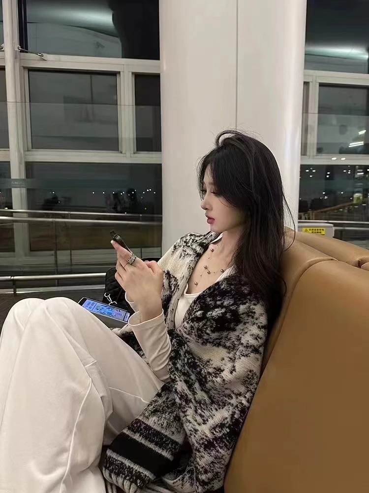 5167水墨黑白花纹围巾秋季围脖女韩版百搭高级感