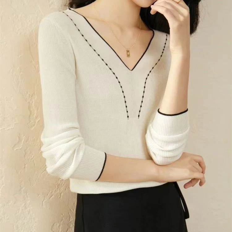 小香风白色V领长袖针织女秋装新款丝光棉简约修身显瘦打底衫8807