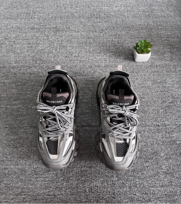 95新 Balenciaga/巴黎世家 track 灰色 36码 有鞋盒 无侧标磨损小
