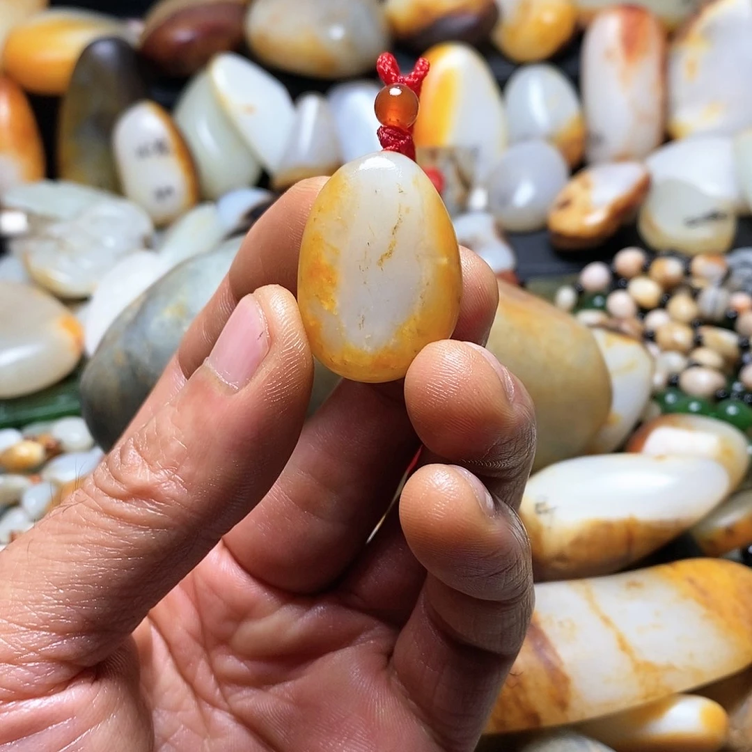 和田玉颈饰未镶嵌吊坠