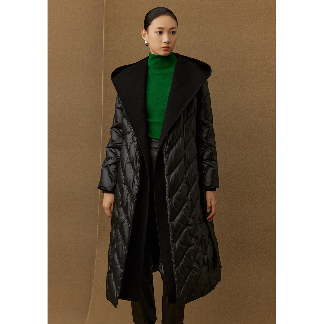 【商场同款】曼德诗羊毛拼接长款羽绒服冬季黑色连帽外套M427302506