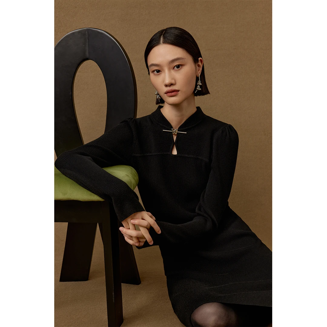 【曼德诗】羊毛混纺新中式连衣裙2023冬优雅风针织裙MC538309751