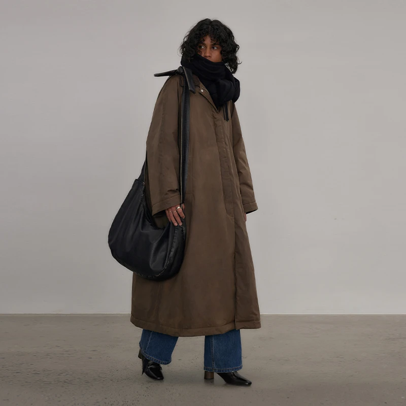 半圆原创设计2023冬季新款油蜡长款A型大衣式羽绒服Y23404043