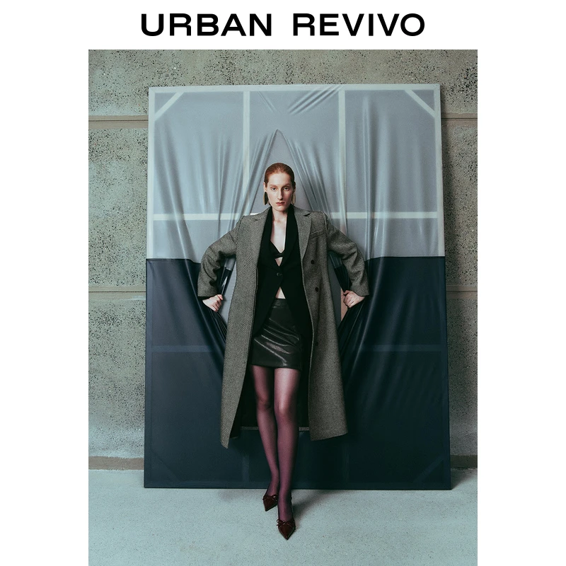 UR2024冬季新款女装摩登肌理感廓形平驳领长款大衣UWG140130