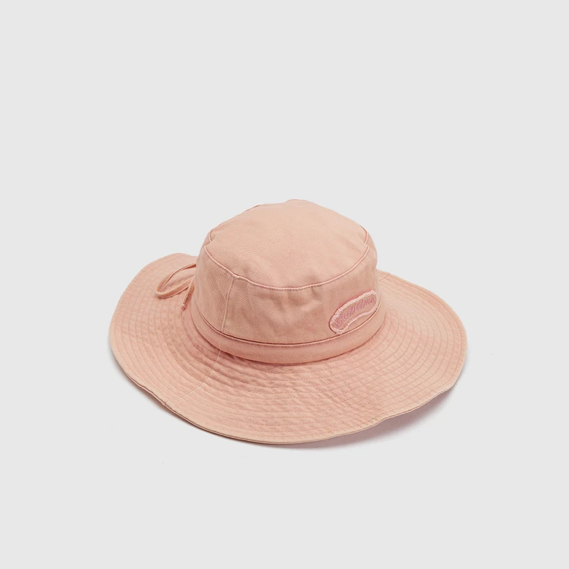 URBAN REVIVO2024秋季新款女士甜酷贴布绣渔夫帽UAYA40017