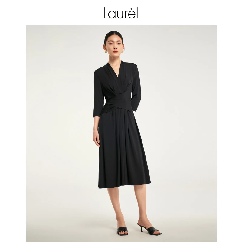 Laurel劳芮气质时尚收腰小黑裙V领连衣裙LWD356Y04000