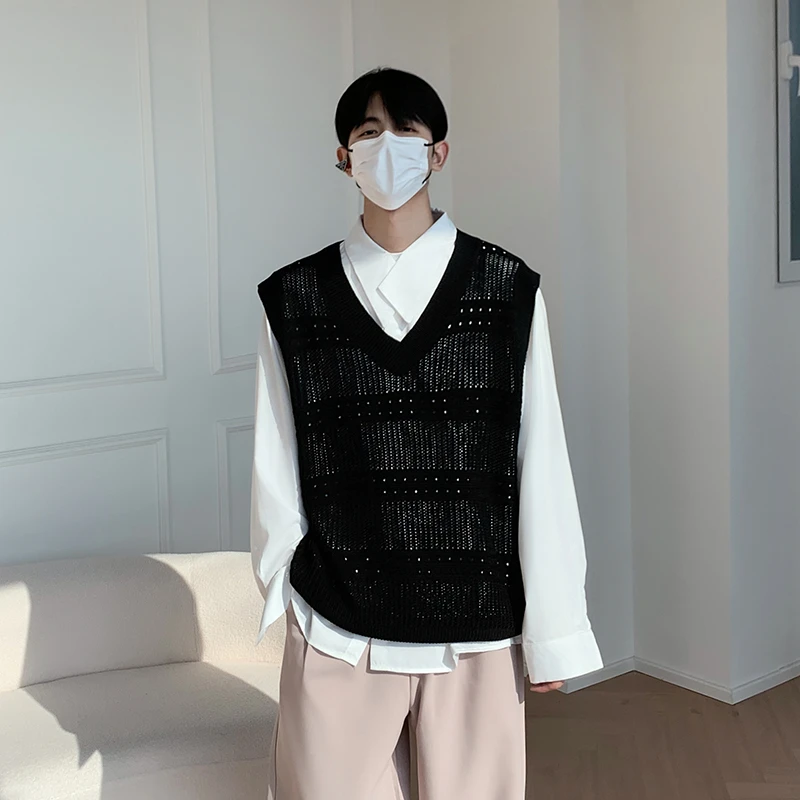 白口阳【糖霜黑巧】秋季设计V领镂空针织背心休闲无袖毛衣马甲41874