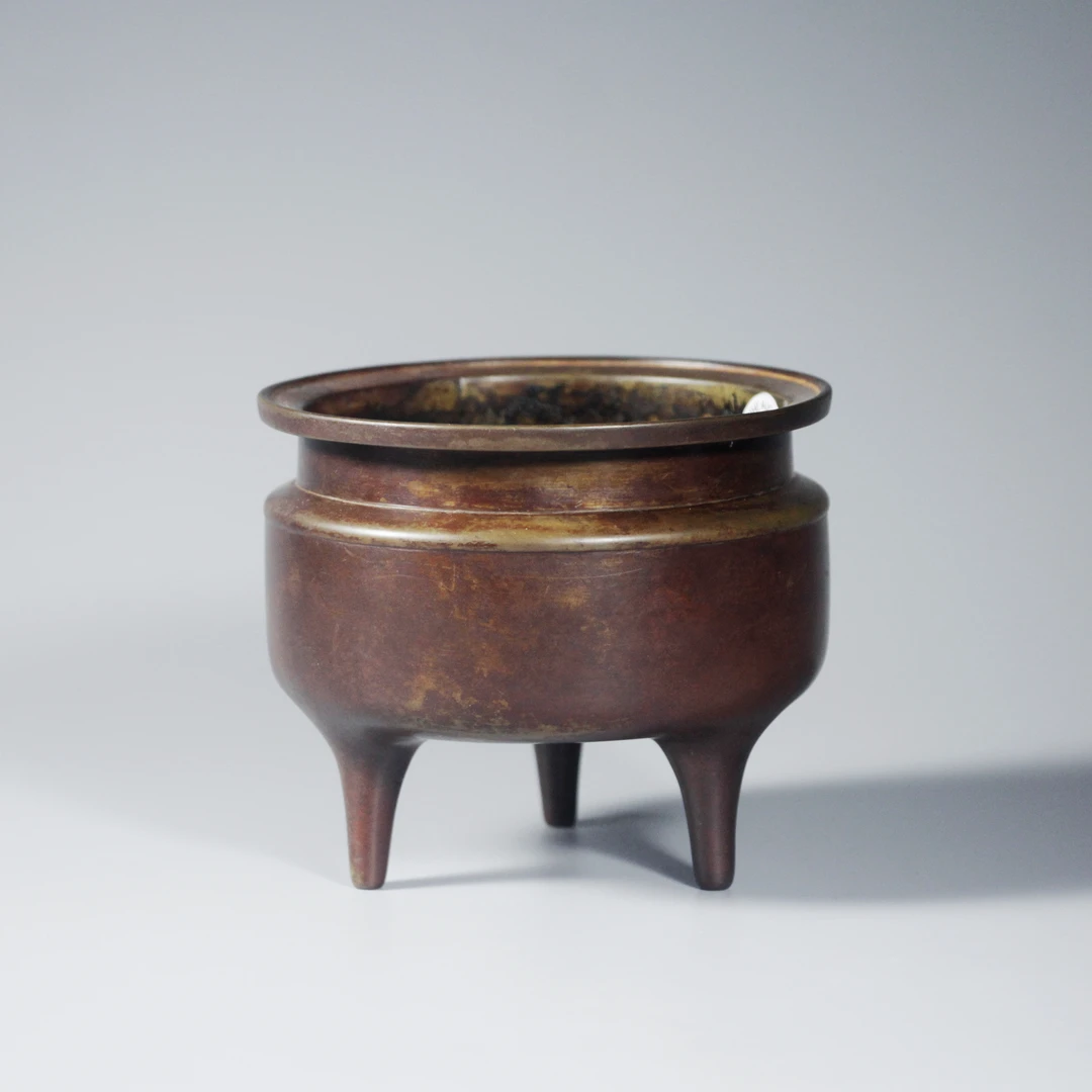 【清乾隆】红铜三足盘口炉（口径10.5cm高9cm）