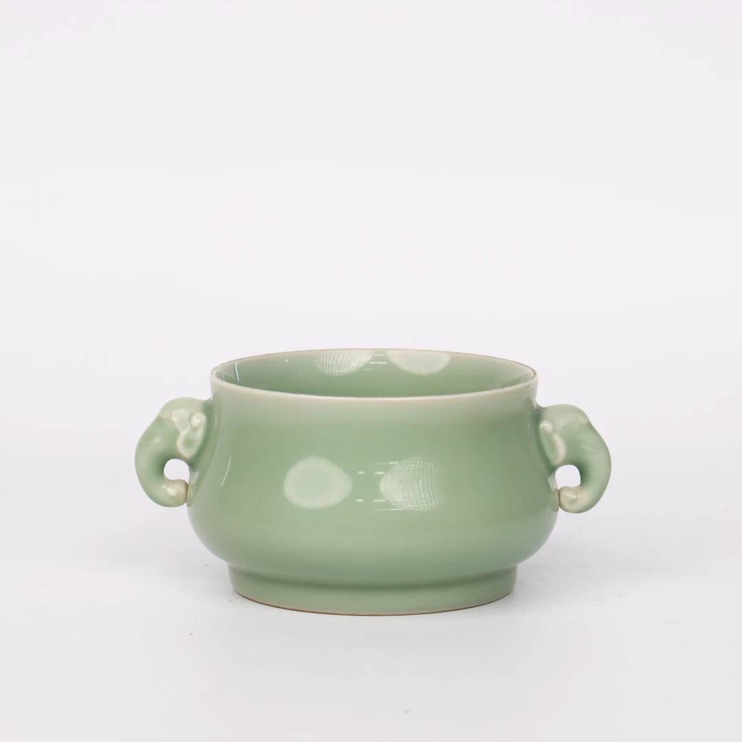 【清乾隆】豆青釉象耳簋式炉（口径10.7高7.3cm）632