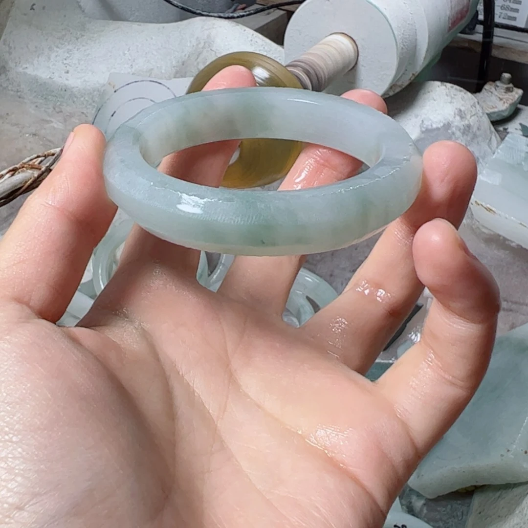 【闪购商品】石英质玉手镯未镶嵌大***姐加工定制56