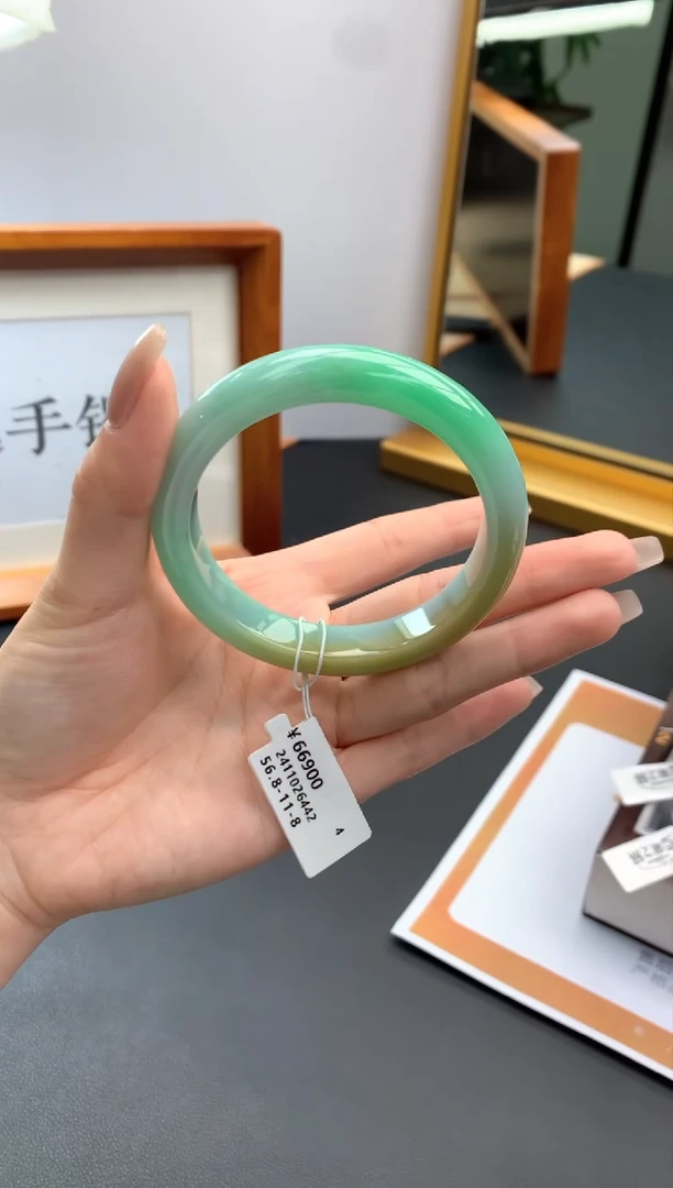 【闪购商品】翡翠手镯未镶嵌4婷婷拍下找耳机看购买须知