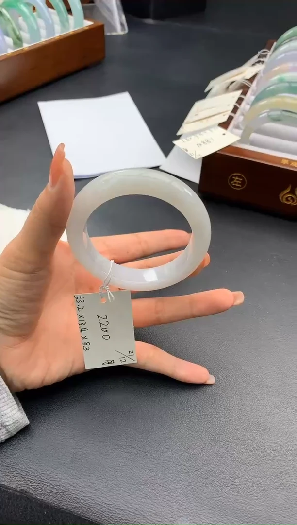 【闪购商品】翡翠手镯未镶嵌八月 拍下找耳机看购买须知