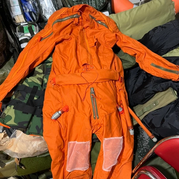 正品老货飞行服航宇救生装备全新库存