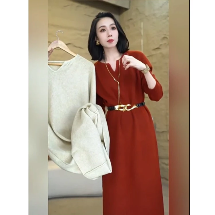 时尚过膝V领针织长袖连衣裙女2024年秋季新款轻奢气质长裙
