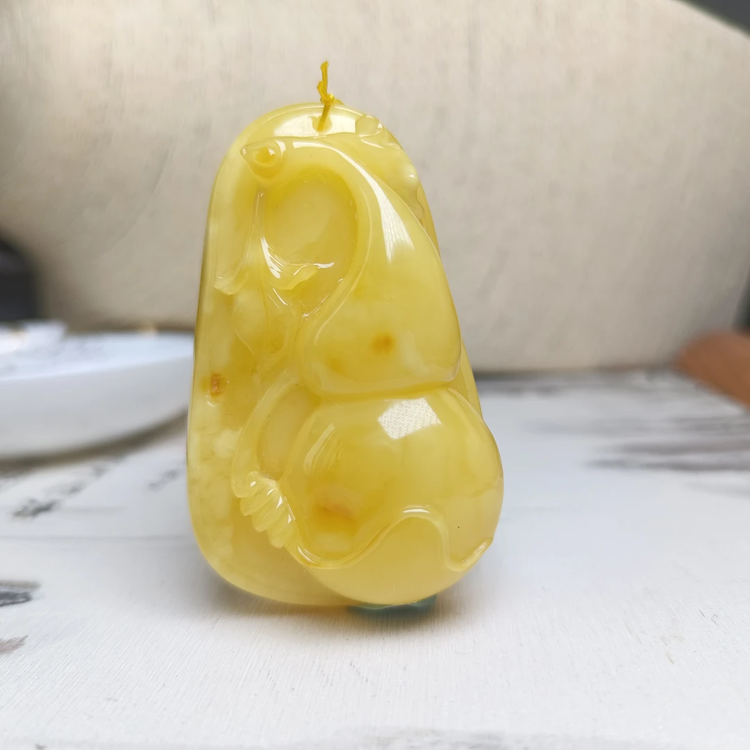 俄料蜜蜡浓奶黄略少原皮葫芦吊坠（新品福利款65/克62.7*37.）～1676