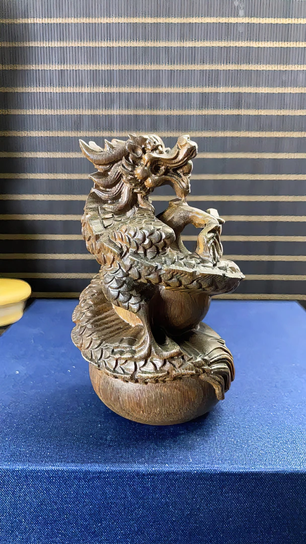 天然绿檀木雕刻生肖龙祥龙盘葫芦文玩手把件十二生肖桌面摆件精美