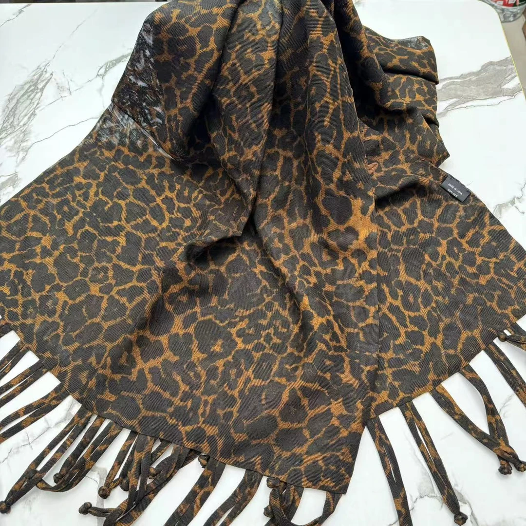 豹纹艺术  全织四经绞罗梅竹底纹香云纱蚕丝200*50左右双层丝巾