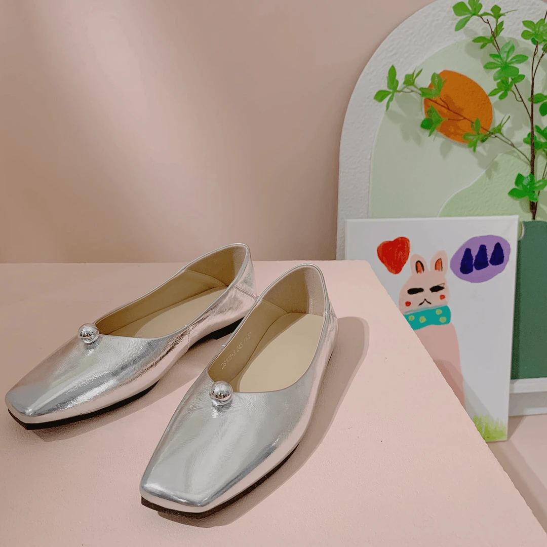 【塔鹿蕾】设计师舒适百搭方头软底夏季平底银色圆球小单鞋103