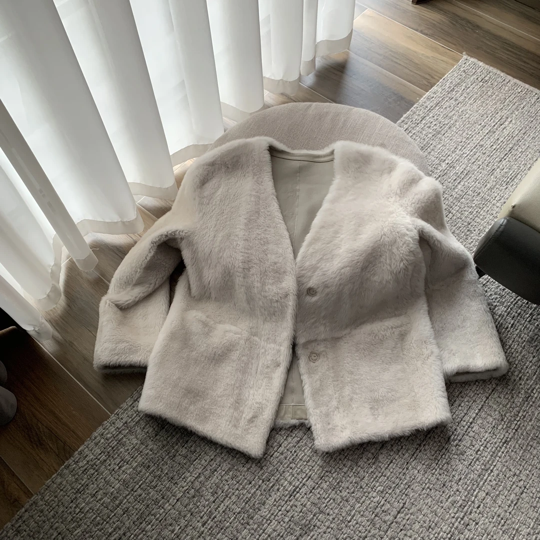 【塔鹿蕾】冬季新款毛绒保暖大衣气质V领皮毛一体外套3513