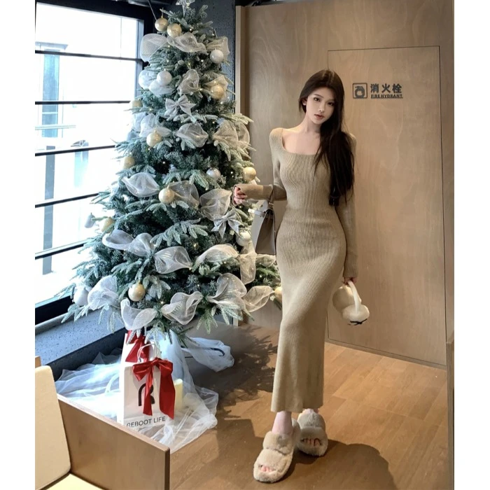 复古方领针织连衣裙女装秋季新款长袖打底裙修身收腰一步包臀裙子