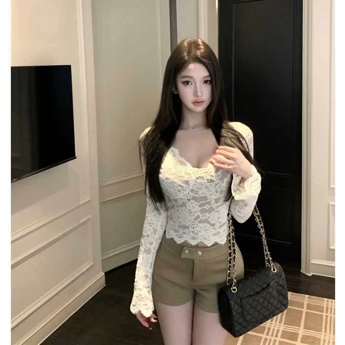 纯欲风白色v领长袖蕾丝T恤女秋季带胸垫修身内搭显瘦薄款打底上衣