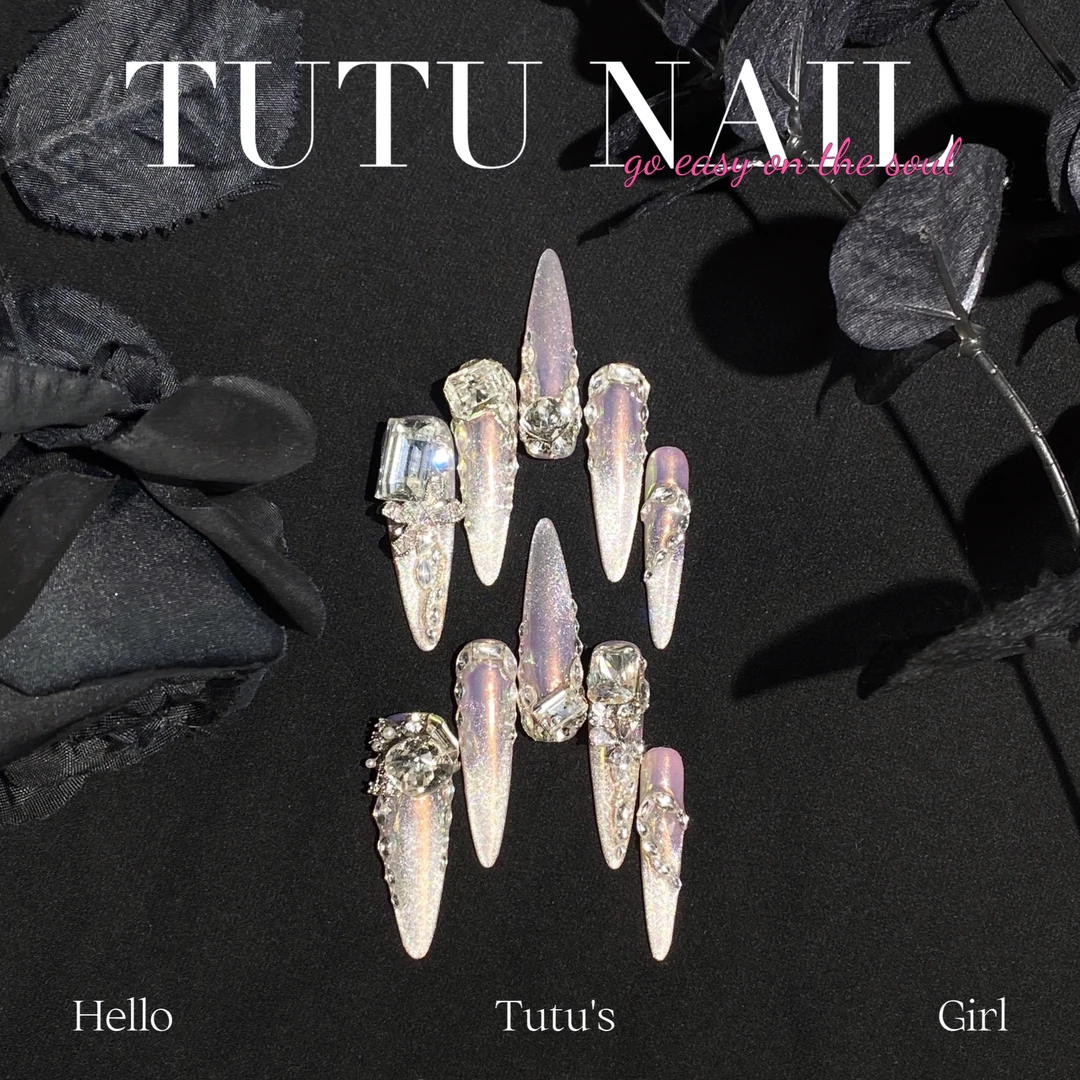 【你相信光吗】TUTU NAIL手工穿戴美甲新年秋冬显白极光猫眼高级粉