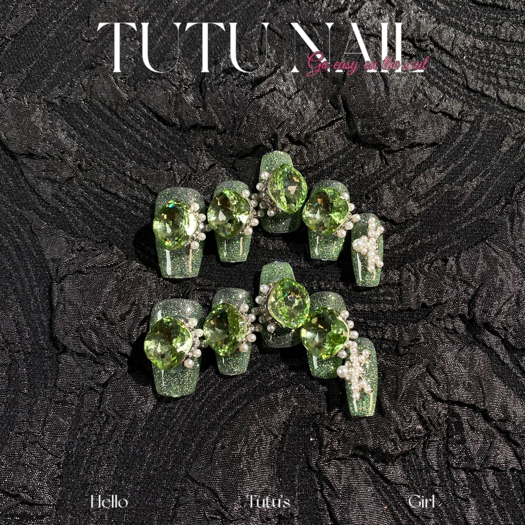【绿野丛生】TUTU NAIL手工穿戴甲可拆卸美甲重工奢华短T爆闪k9