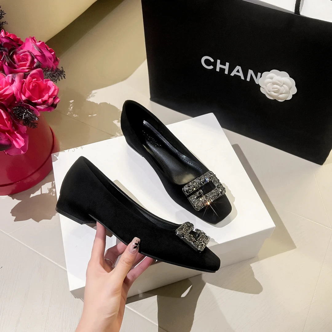 黑钻方扣设计~2025年新款耀眼水钻简约时尚百搭粗跟浅口方头单鞋