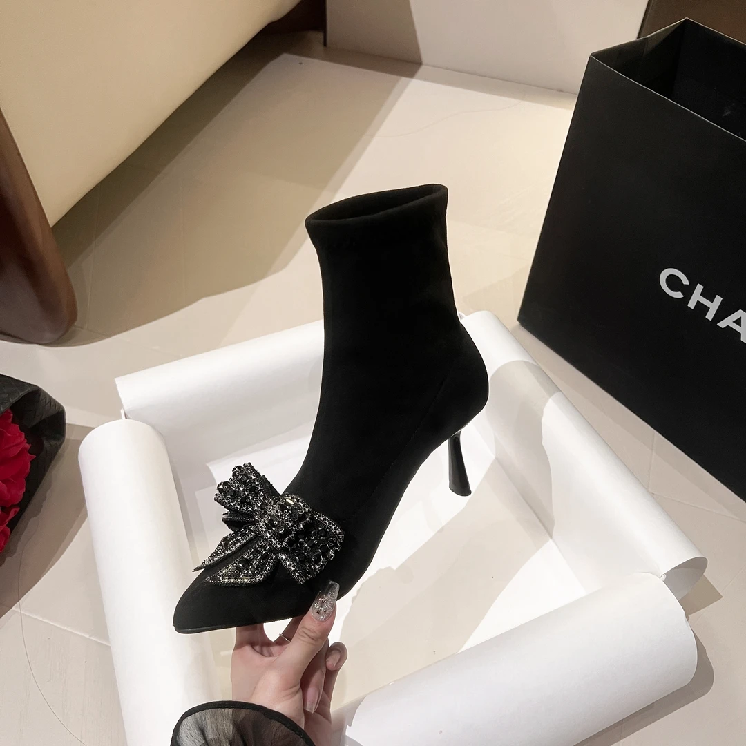 2025秋冬新款满钻蝴蝶结设计耀眼璀璨黑色细跟尖头瘦瘦靴气质百搭